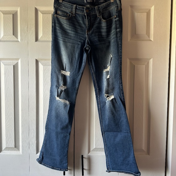 Hollister Low Rise Bootcut Jeans – Size 11R – Distressed, stretch - Picture 1 of 3
